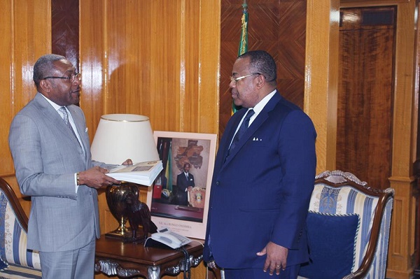 Éric Dodo Bounguendza, Secrétaire général du PDG, reçu par le Premier ministre Julien Nkoghe Bekale.