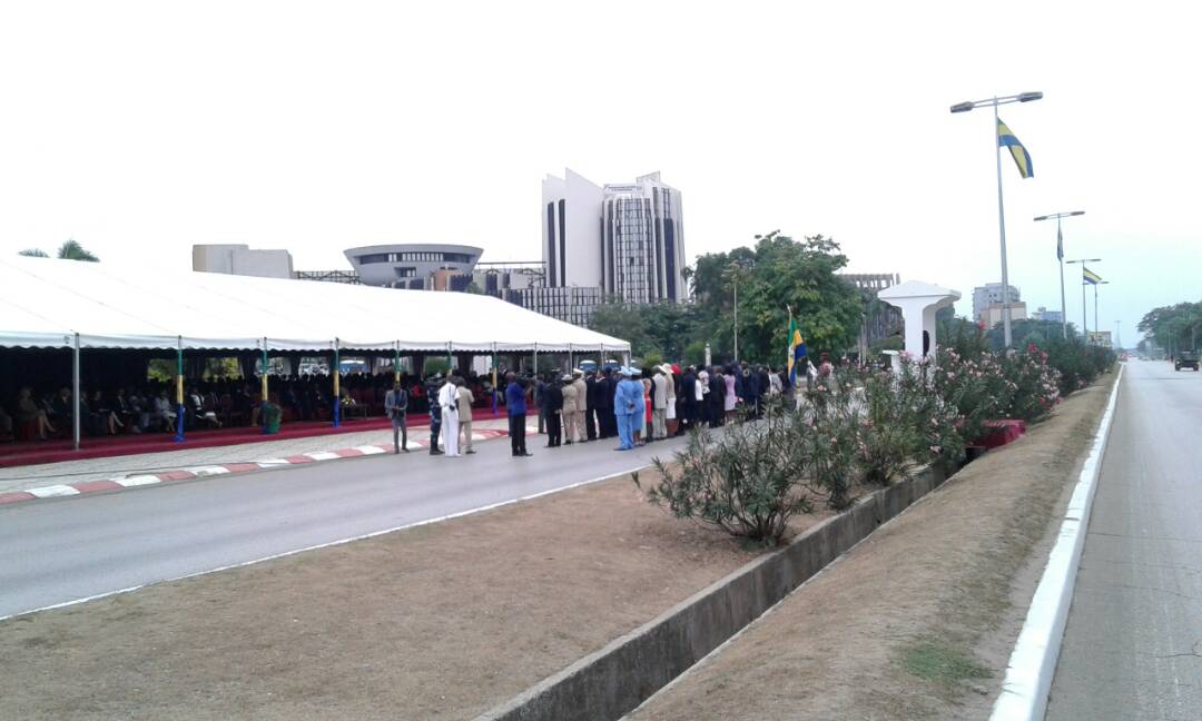 Des travailleurs gabonais honorés par des médailles/Photo Gabonews.