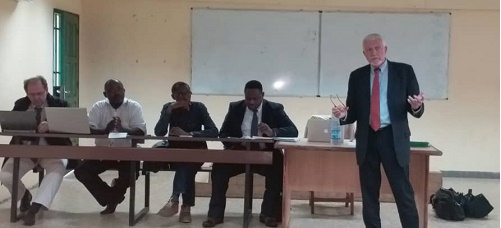 Michel Lesourd, expliquant les enjeux et les défis de la sécurisation alimentaire.©Gabonews, décembre 2018