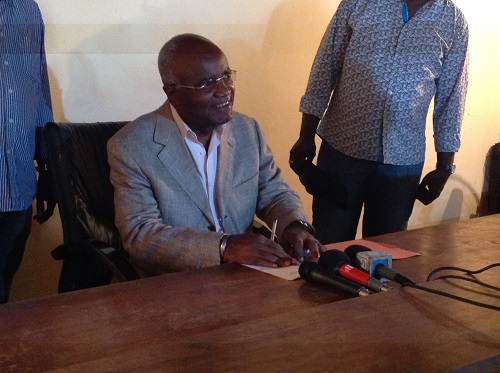 Comme plusieurs autres gabonais, Jean Eyeghe Ndong estime que c’est Jean Ping le véritable président du Gabon.