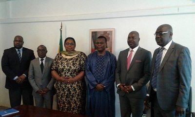 Au centre, Mme&nbsp;Tayé, M.&nbsp;Aboubakar et le ministre Manfoumbi